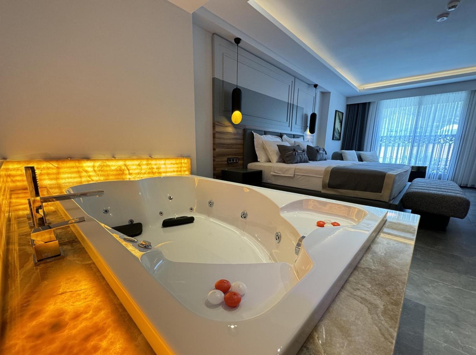 Telmessos City Hotel- Adults Only Fethiye Buitenkant foto